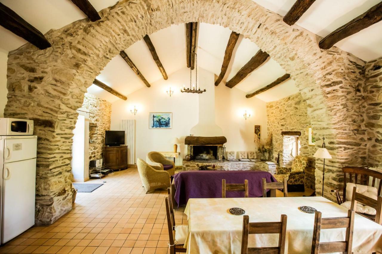 Chateau De Colombieres Sur Orb Bagian luar foto